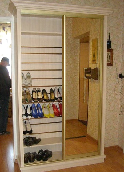 Узкий высокий шкаф для обуви