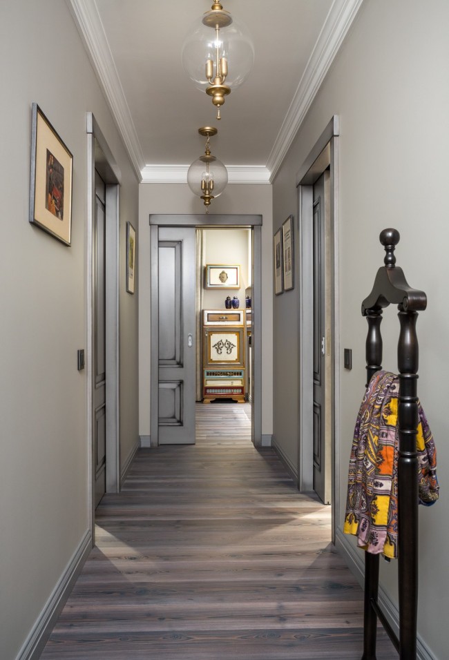 Двери в дизайне узкого коридора