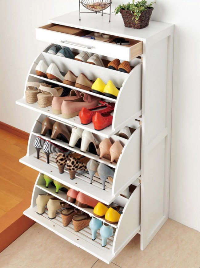 Узкий  шкаф для обуви в прихожей с поворотным механизмом