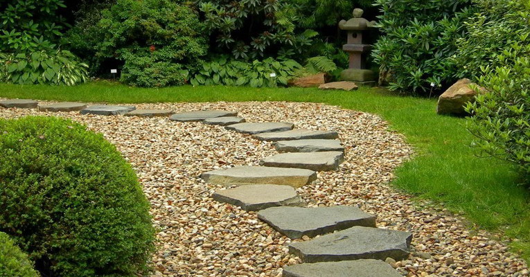 Каменные садовые дорожки: из бетона, кирпича, гальки, гравия, плитки и не только (40 фото) в фото