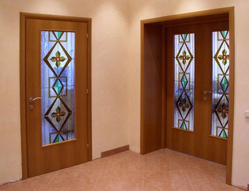 Выбираем какие двери поставить в гостиную в фото